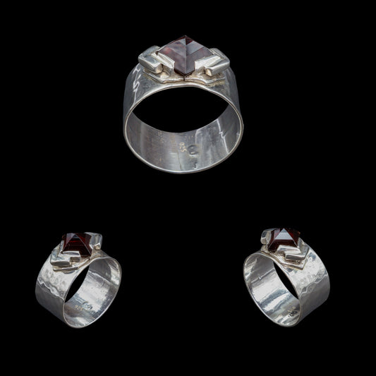Anillo de Granate Almandino